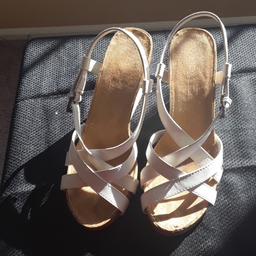 Aresoles Wedges